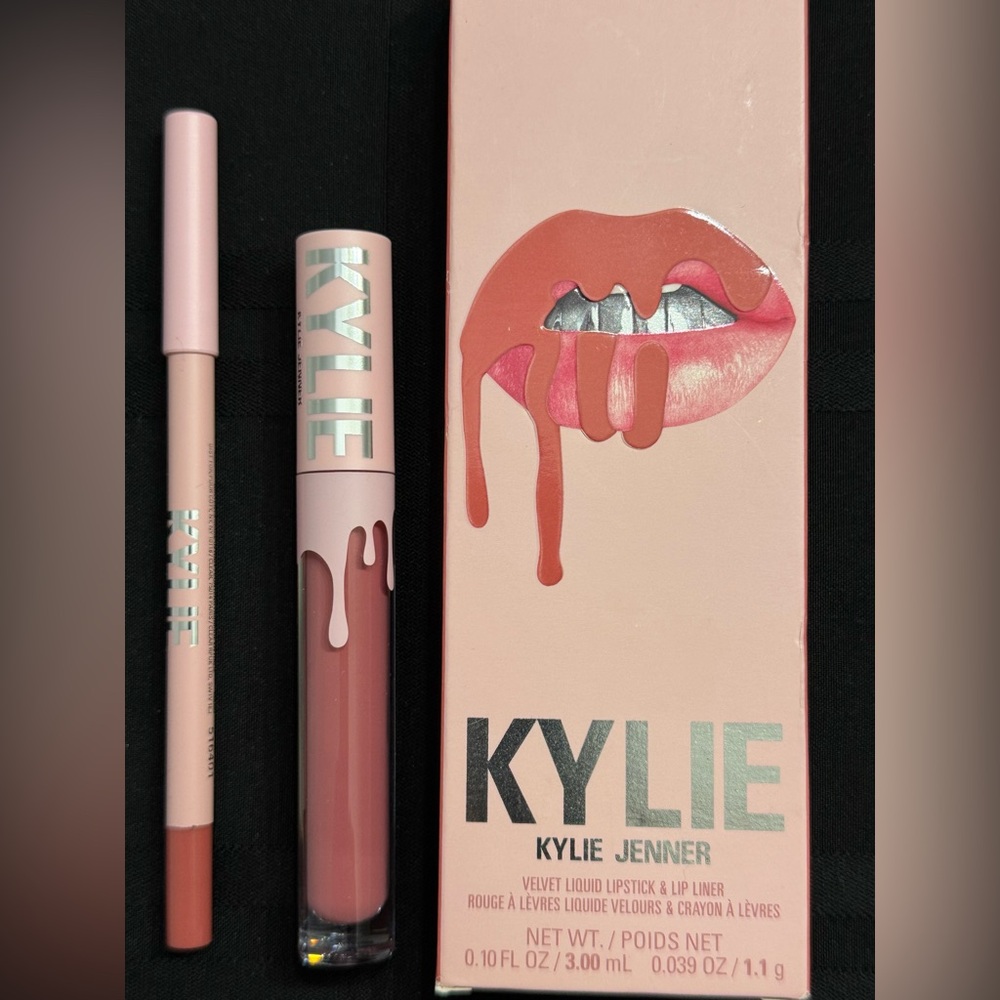 Kylie Cosmetics Velvet Lip Kit in Shade Harmony